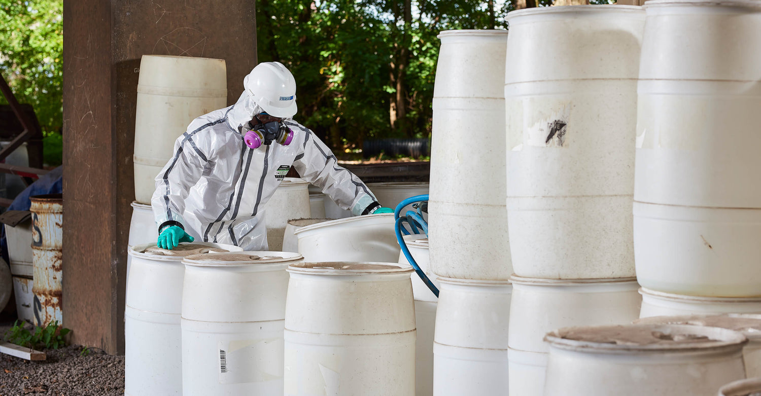 Indumenti di protezione chimica monouso