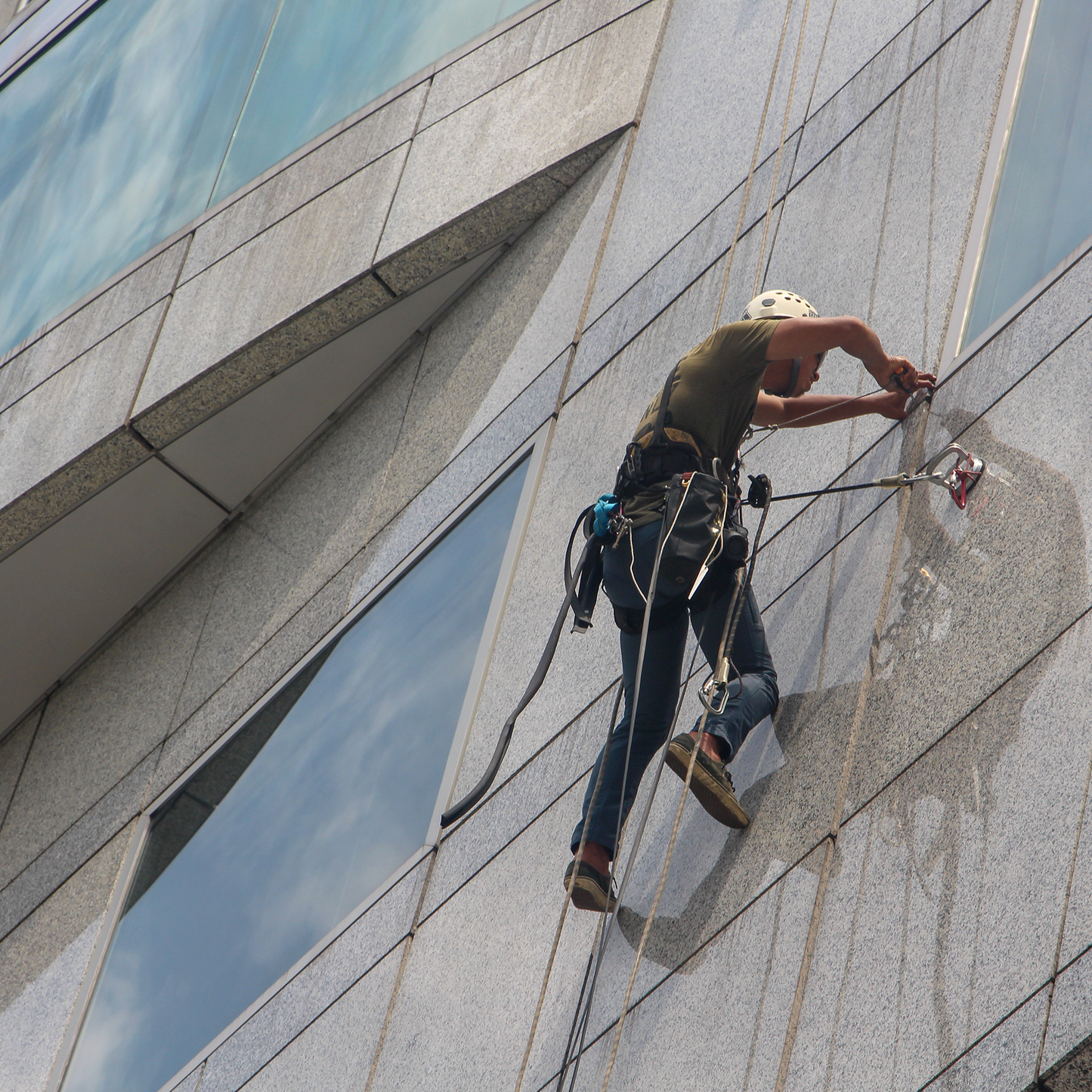 Stock d'équipements de protection contre les chutes